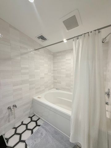 6 Parkside Dr 6, Brookline, MA 02445