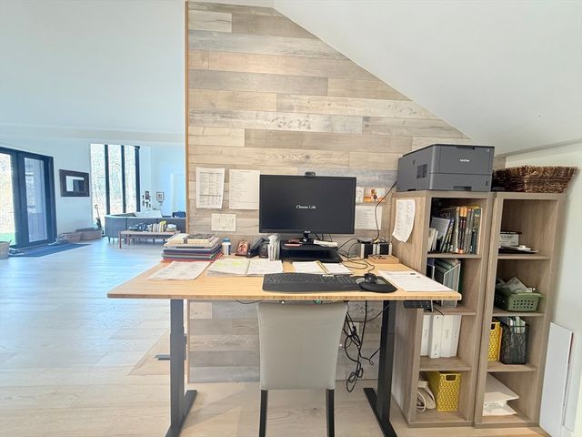 6 Parkside Dr 6, Brookline, MA 02445