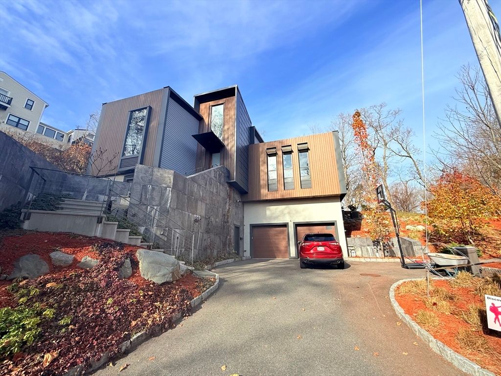 6 Parkside Dr 6, Brookline, MA 02445