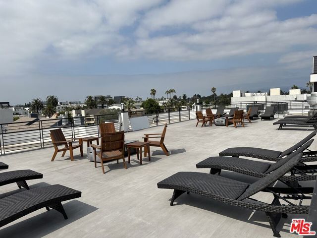 11800 Courtleigh Drive 306, Los Angeles, CA 90066