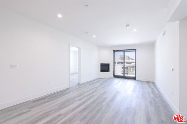 11800 Courtleigh Drive 306, Los Angeles, CA 90066