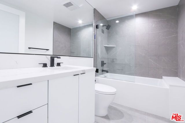 11800 Courtleigh Drive 306, Los Angeles, CA 90066