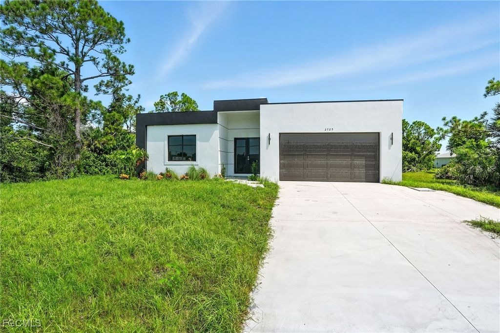 2725 Embers PKWY W, Cape Coral, FL 33993