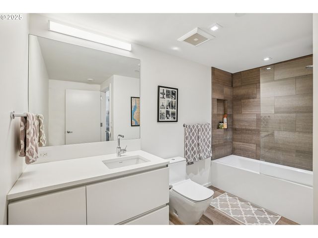 1075 Nw NORTHRUP St 1012, Portland, OR 97209