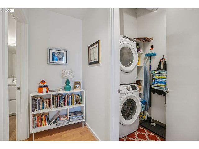 1075 Nw NORTHRUP St 1012, Portland, OR 97209