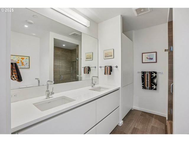 1075 Nw NORTHRUP St 1012, Portland, OR 97209