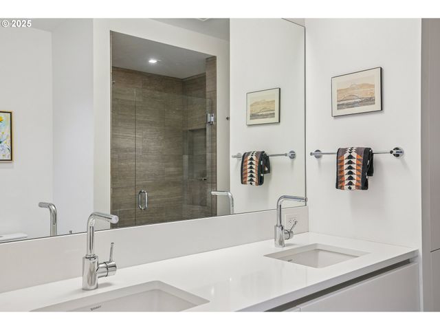 1075 Nw NORTHRUP St 1012, Portland, OR 97209