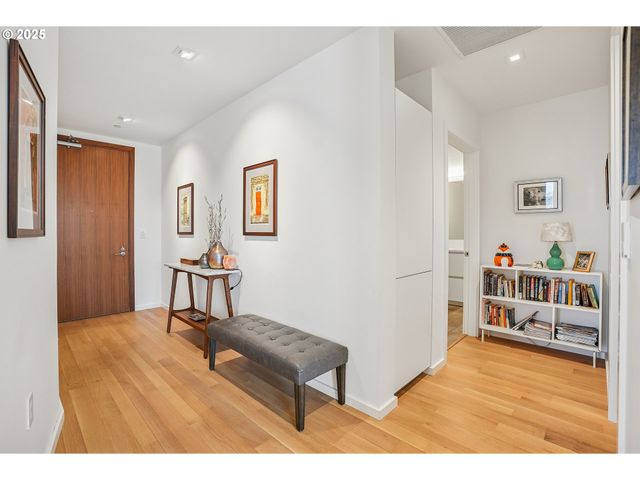 1075 Nw NORTHRUP St 1012, Portland, OR 97209