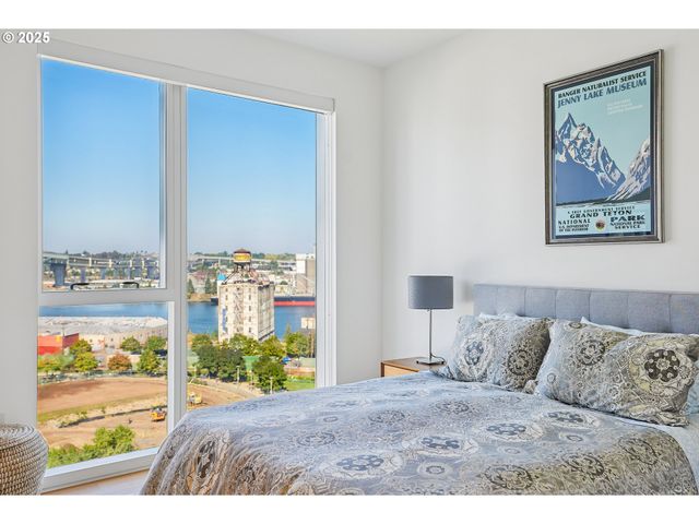 1075 Nw NORTHRUP St 1012, Portland, OR 97209