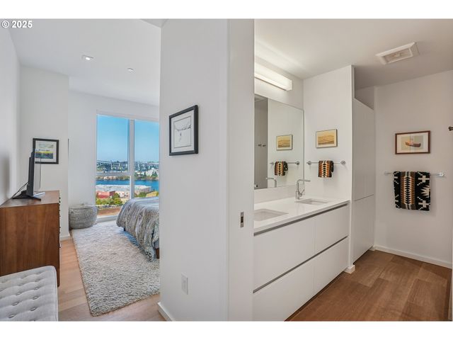 1075 Nw NORTHRUP St 1012, Portland, OR 97209