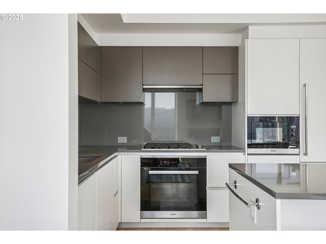 1075 Nw NORTHRUP St 1012, Portland, OR 97209