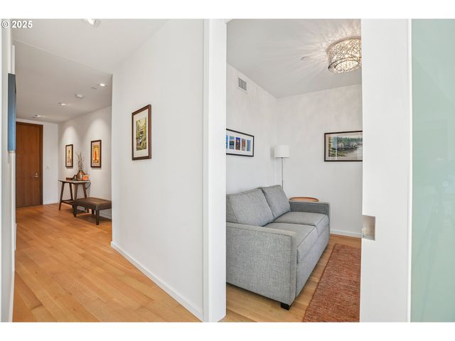 1075 Nw NORTHRUP St 1012, Portland, OR 97209