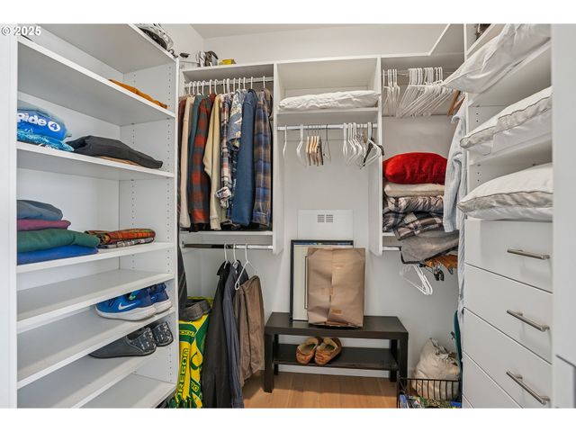 1075 Nw NORTHRUP St 1012, Portland, OR 97209