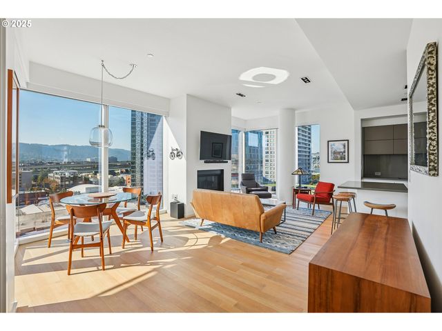 1075 Nw NORTHRUP St 1012, Portland, OR 97209