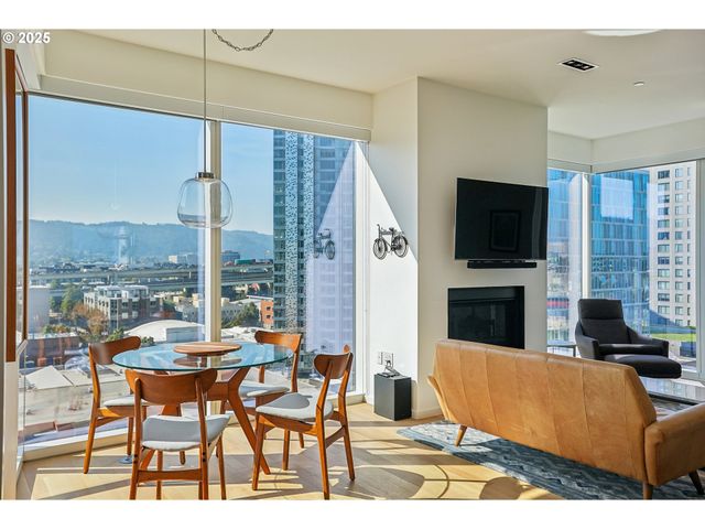 1075 Nw NORTHRUP St 1012, Portland, OR 97209