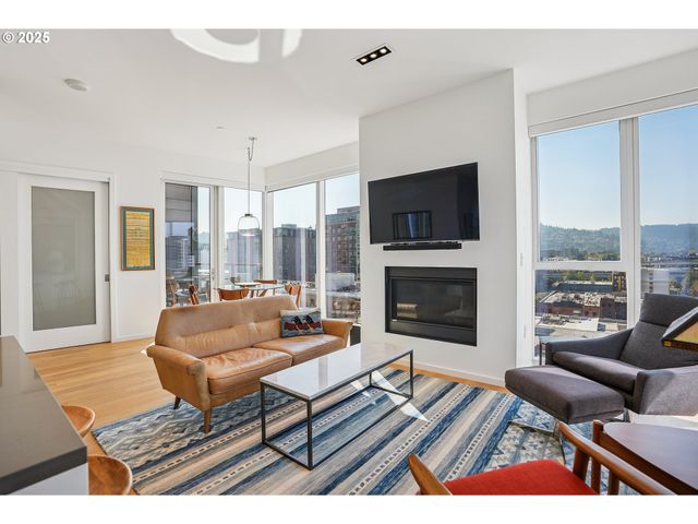 1075 Nw NORTHRUP St 1012, Portland, OR 97209