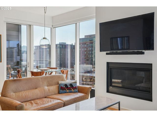 1075 Nw NORTHRUP St 1012, Portland, OR 97209