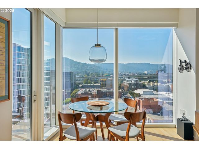 1075 Nw NORTHRUP St 1012, Portland, OR 97209