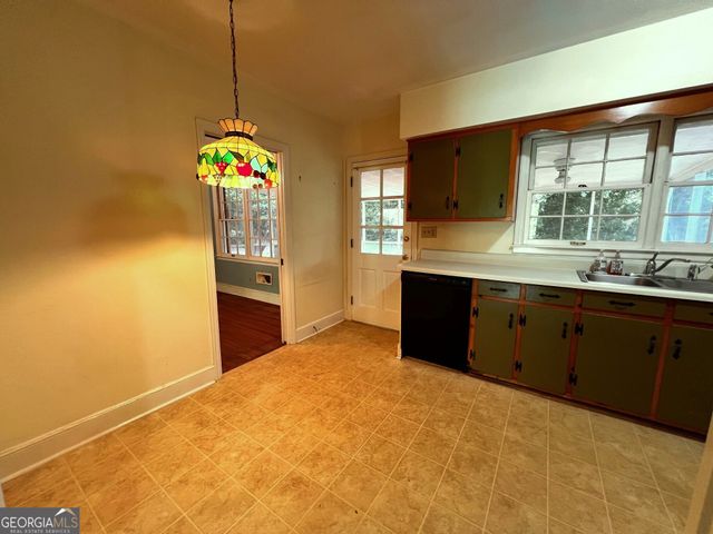 606 Brookwood Drive, Thomaston, GA 30286