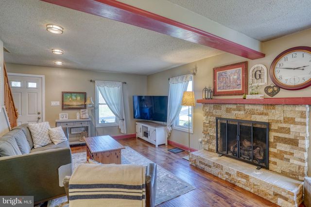 562 RAILROAD AVE, Townsend, DE 19734
