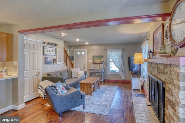 562 RAILROAD AVE, Townsend, DE 19734