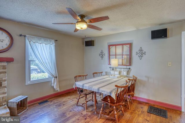 562 RAILROAD AVE, Townsend, DE 19734