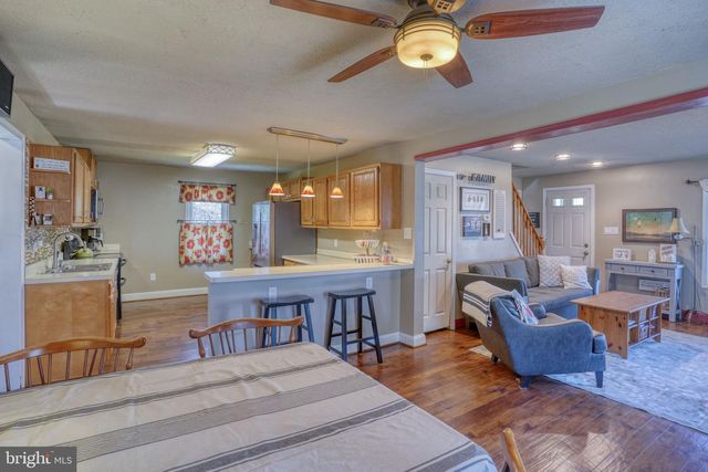 562 RAILROAD AVE, Townsend, DE 19734