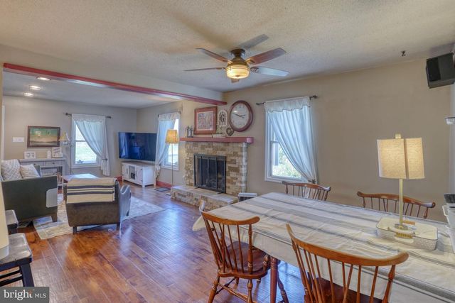 562 RAILROAD AVE, Townsend, DE 19734