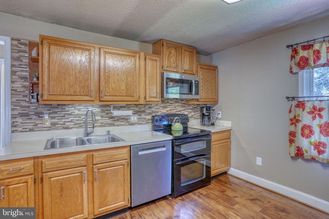 562 RAILROAD AVE, Townsend, DE 19734