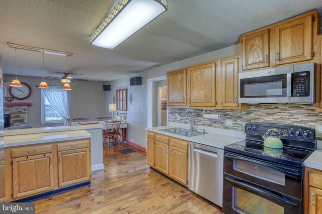 562 RAILROAD AVE, Townsend, DE 19734