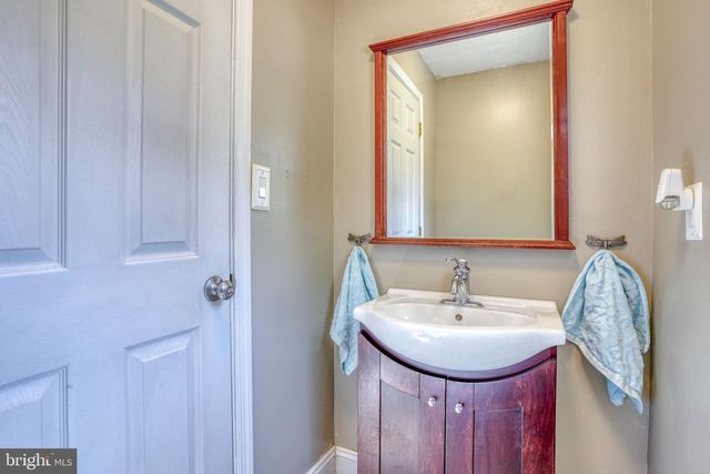 562 RAILROAD AVE, Townsend, DE 19734
