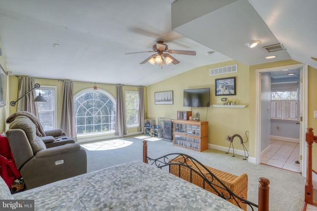 562 RAILROAD AVE, Townsend, DE 19734