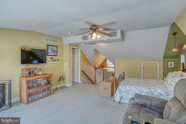 562 RAILROAD AVE, Townsend, DE 19734