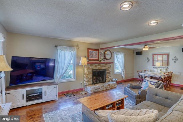 562 RAILROAD AVE, Townsend, DE 19734