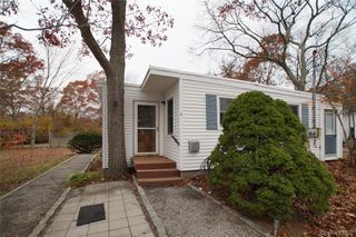 12 E Tiana Road #6, Hampton Bays, NY 11946
