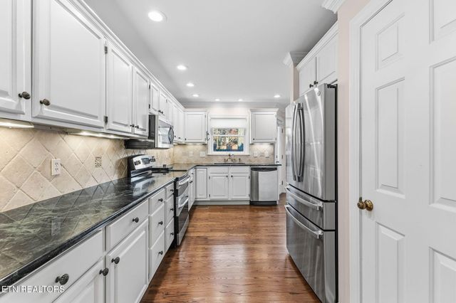 916 Highland Point Drive, Knoxville, TN 37919