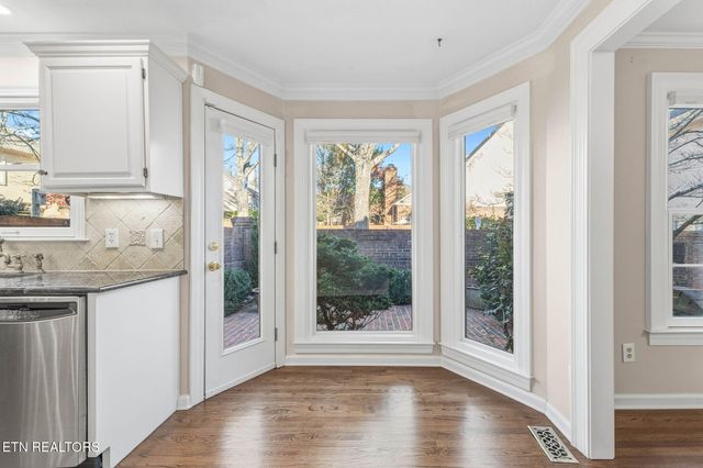 916 Highland Point Drive, Knoxville, TN 37919