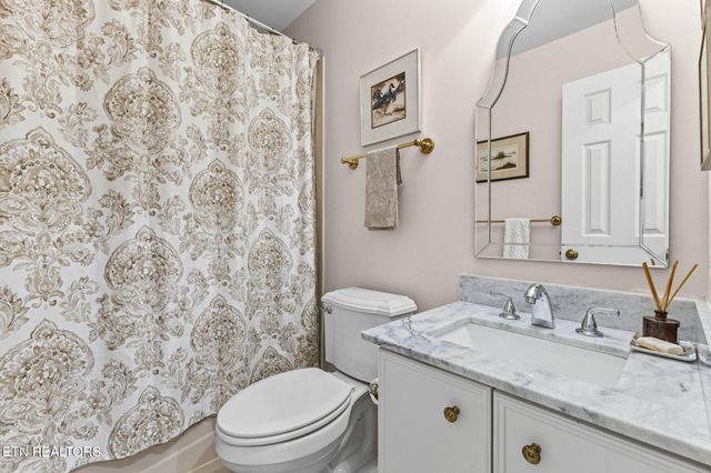 916 Highland Point Drive, Knoxville, TN 37919