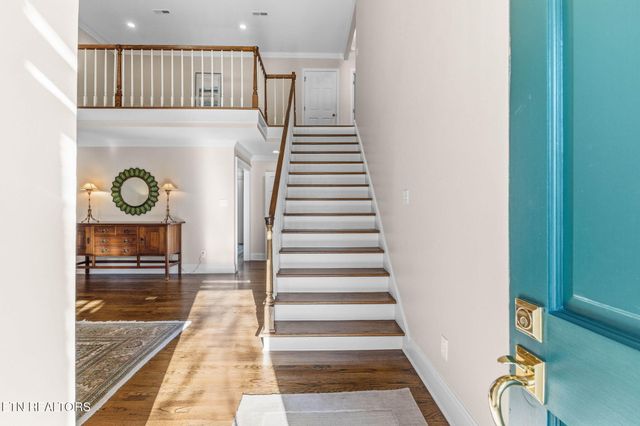 916 Highland Point Drive, Knoxville, TN 37919