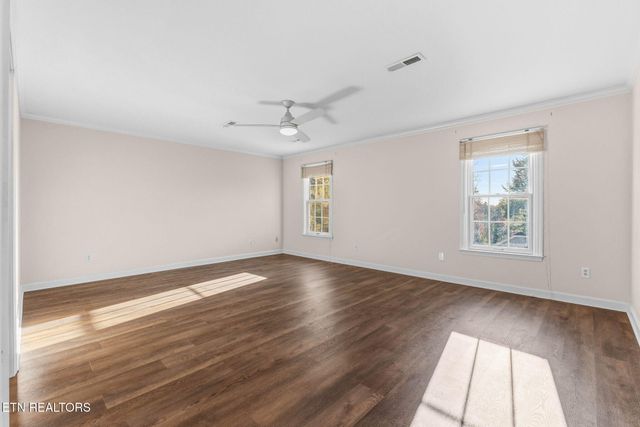 916 Highland Point Drive, Knoxville, TN 37919