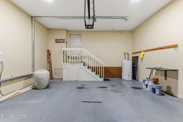 916 Highland Point Drive, Knoxville, TN 37919