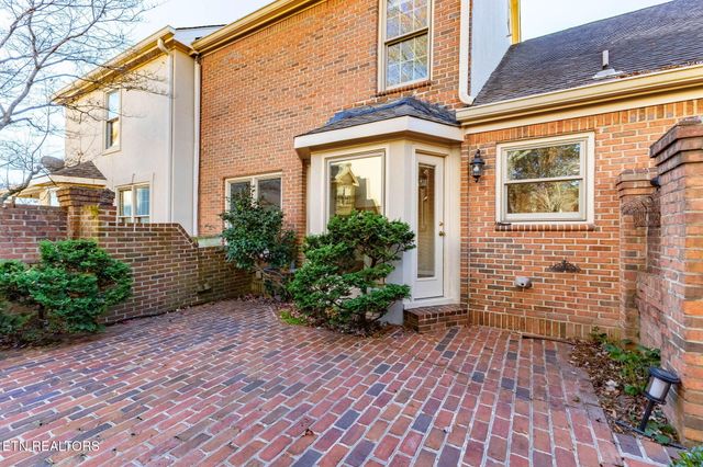 916 Highland Point Drive, Knoxville, TN 37919