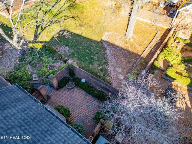 916 Highland Point Drive, Knoxville, TN 37919