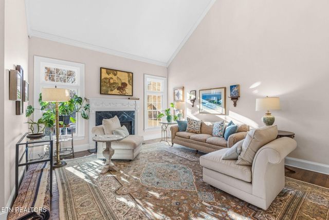 916 Highland Point Drive, Knoxville, TN 37919