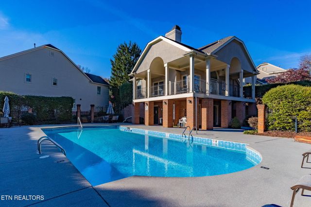 916 Highland Point Drive, Knoxville, TN 37919