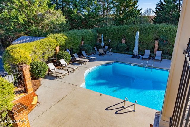 916 Highland Point Drive, Knoxville, TN 37919