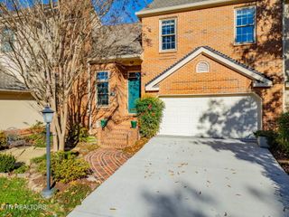 916 Highland Point Drive, Knoxville, TN 37919