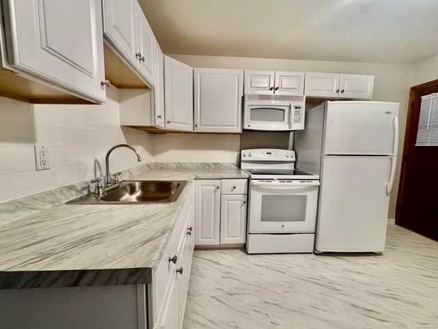 197 Potuccos Ring Road Apt 5, Wolcott, CT 06716