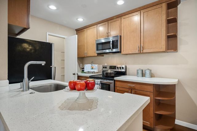 209 Boardwalk Avenue H, San Bruno, CA 94066