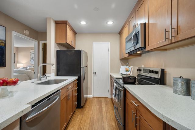 209 Boardwalk Avenue H, San Bruno, CA 94066